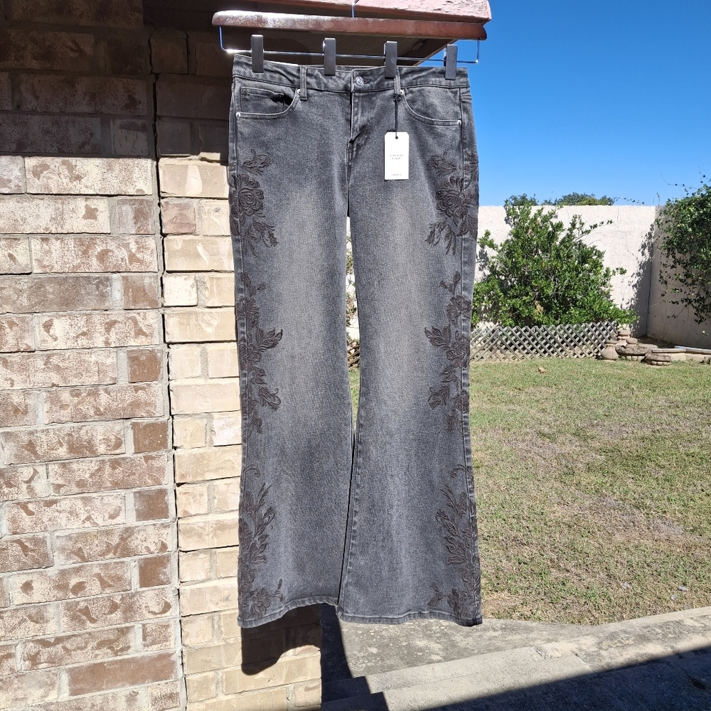 Forever 21 Denim Flare Low Rise Slim Fit Floral Embroidery Jeans Women Size 30 - Picture 7 of 16